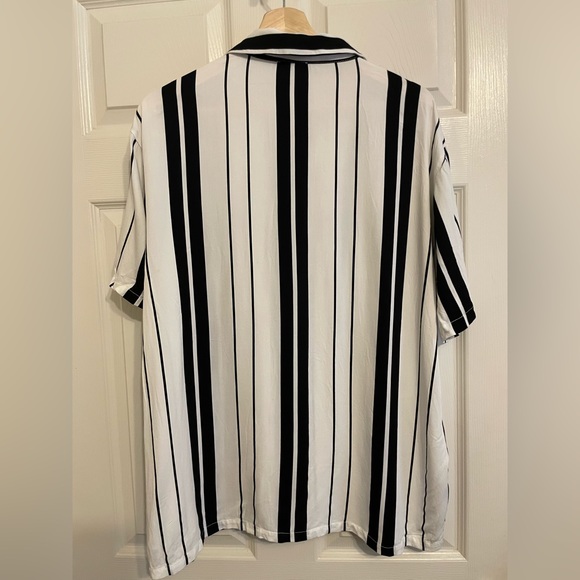 Forever 21 Men’s Black & White stripe shirt XL - Picture 2 of 3